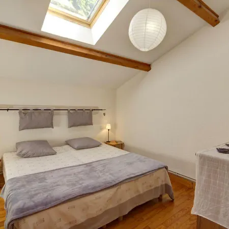 Holiday home Gite De Charme Avec Cheminee, Grand Jardin Et Balades, Animaux Acceptes - Fr-1-496-60 Les Salles
