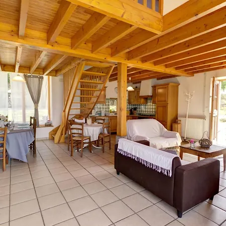 Holiday home De Charme Avec Cheminee, Grand Jardin Et Balades, Animaux Acceptes - Fr-1-496-60